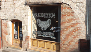 Tradinkton tattoo and piercing studio storefront. 