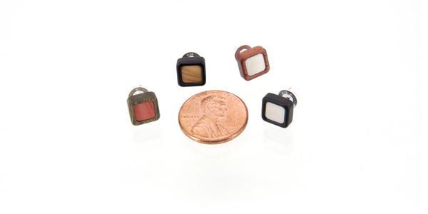 Single wood earrings. 
